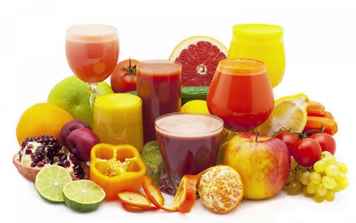 Trẻ biếng ăn sau khi tiêm chủng, cha mẹ nên cho uống nhiều nước hoa quả