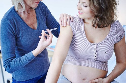 Vacxin ngừa cúm có thể tiêm trước hoặc trong thời kỳ mang thai