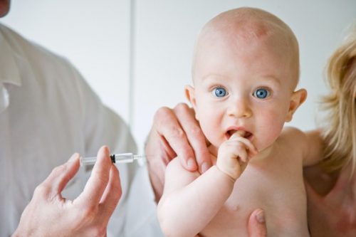 Cha mẹ nên cho con tiêm Vacxin phòng uốn ván khi bé được đủ 2 tháng tuổi