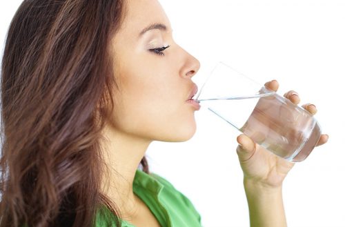 Chỉ cần uống đủ nước và uống nước sạch là tốt cho cơ thể