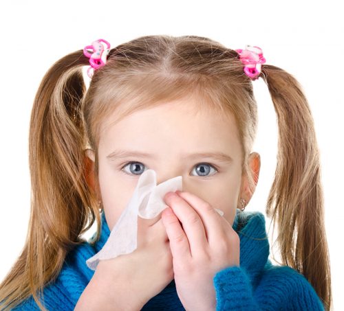 Cảm cúm là căn bệnh trẻ dễ mắc phải khi giao mùa