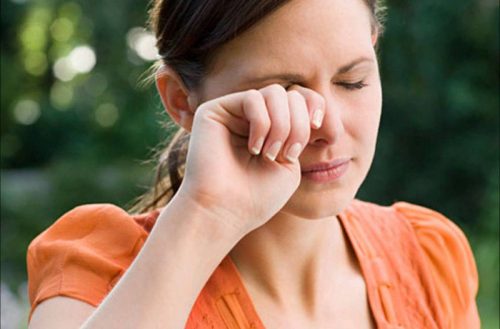 Bệnh đau mắt đỏ nếu không được chữa trị kịp thời có thể dẫn đến giảm thị lực