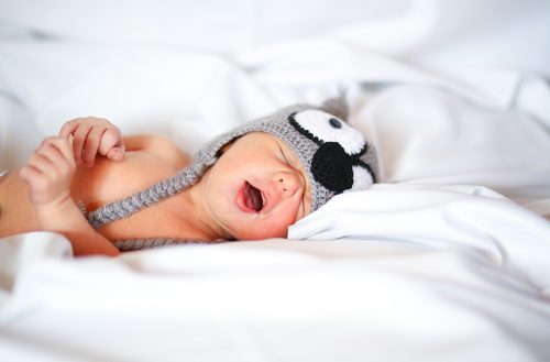 Trẻ sơ sinh cần được ngủ trong môi trường khô thoáng, sạch sẽ